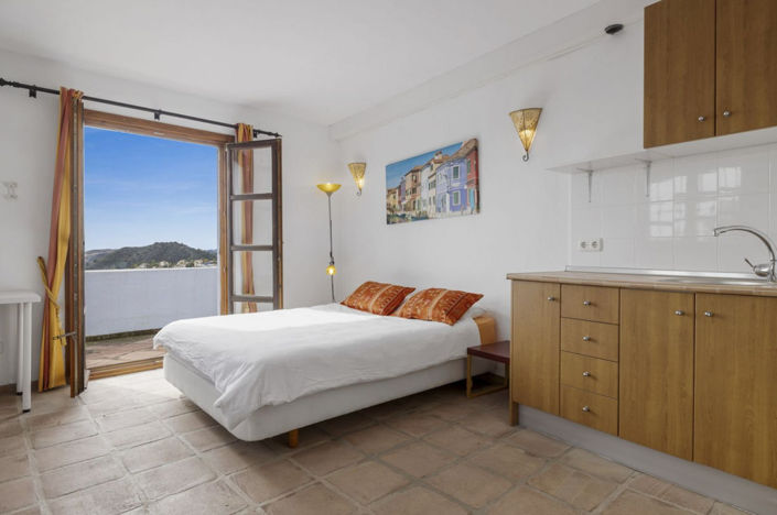 Image No.15-4 Bed Property for sale