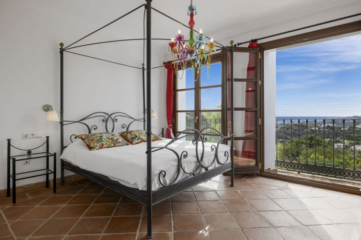 Image No.16-4 Bed Property for sale