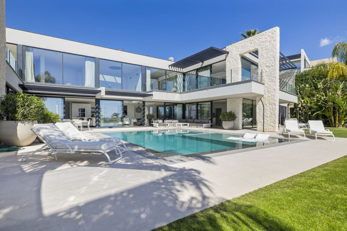 Image No.1-5 Bed Property for sale