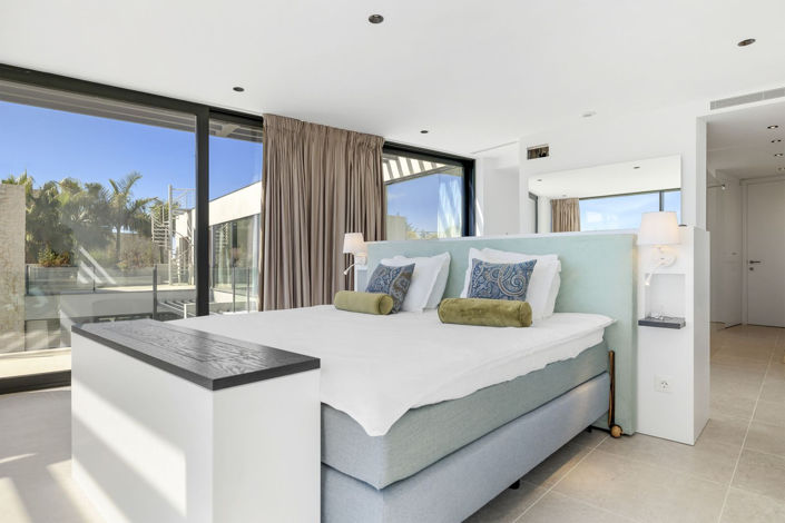 Image No.23-5 Bed Property for sale