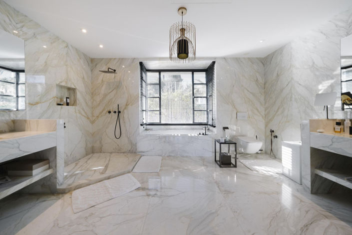 Image No.13-6 Bed Property for sale