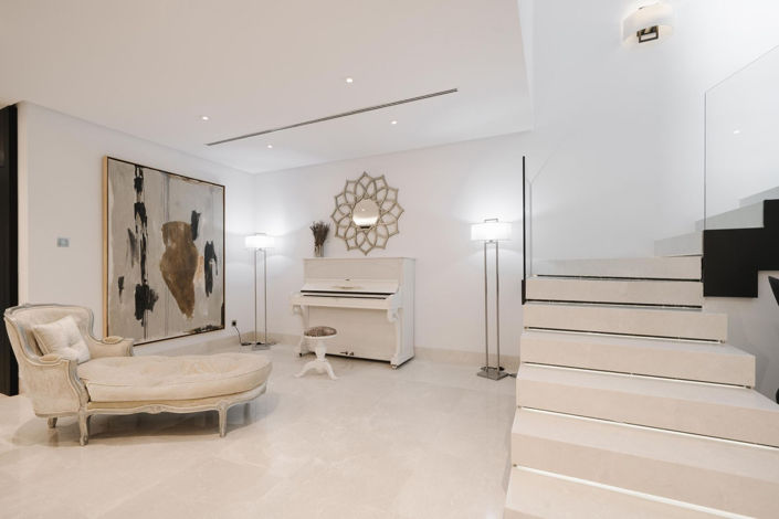 Image No.19-6 Bed Property for sale