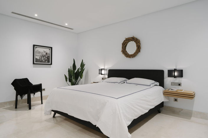 Image No.22-6 Bed Property for sale