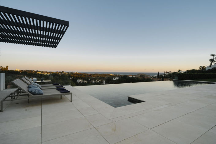 Image No.31-6 Bed Property for sale