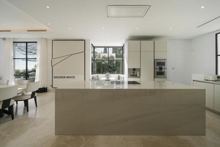 Image No.4-6 Bed Property for sale