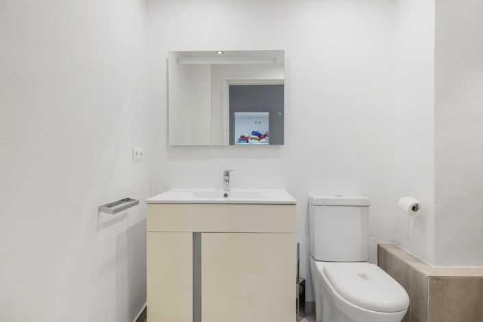 Image No.25-5 Bed Property for sale