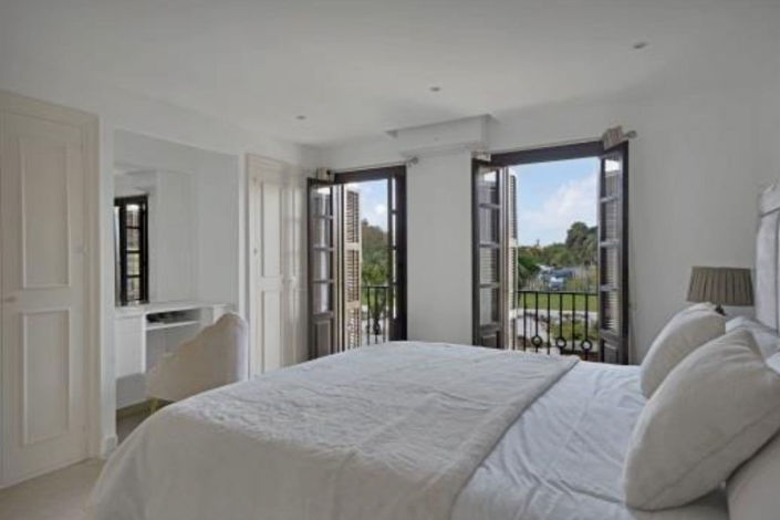 Image No.11-4 Bed Property for sale