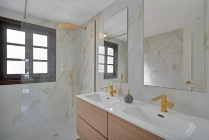 Image No.16-4 Bed Property for sale