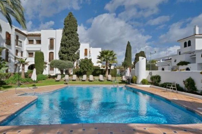 Image No.17-4 Bed Property for sale