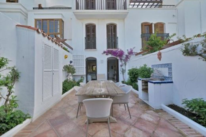 Image No.18-4 Bed Property for sale