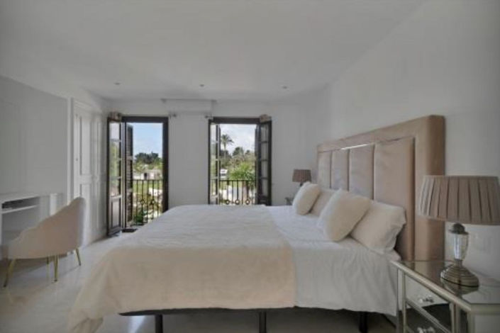 Image No.6-4 Bed Property for sale