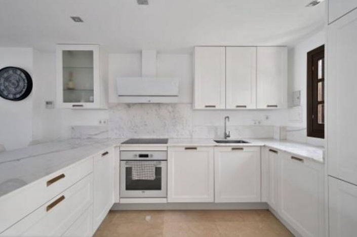 Image No.7-4 Bed Property for sale