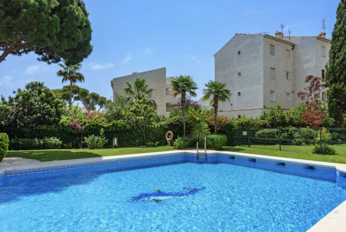 Image No.12-2 Bed Property for sale