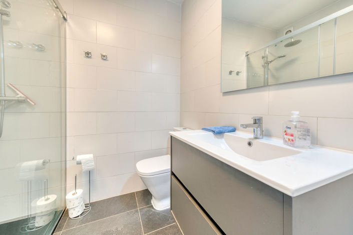 Image No.25-2 Bed Property for sale