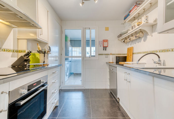 Image No.12-2 Bed Property for sale