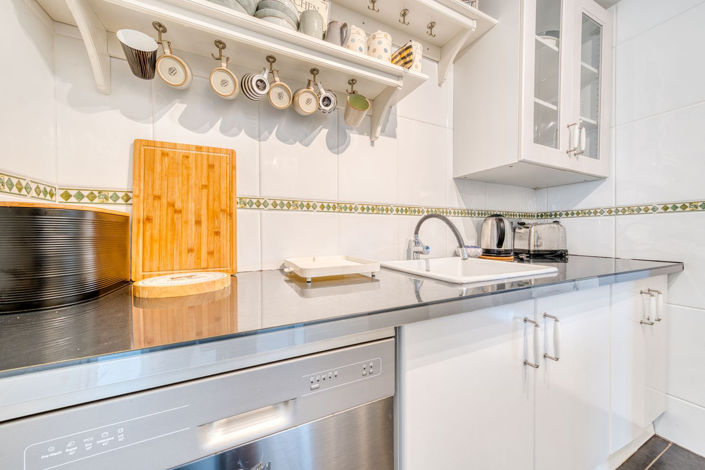 Image No.15-2 Bed Property for sale