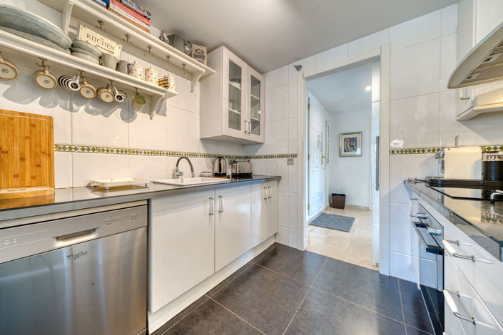 Image No.5-2 Bed Property for sale