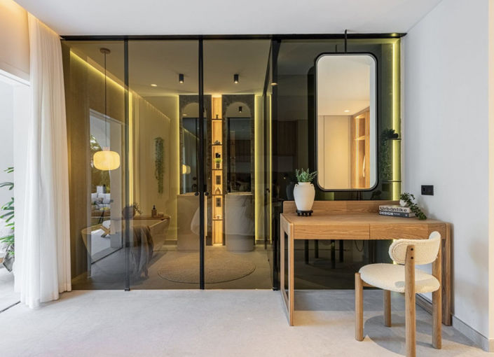 Image No.10-3 Bed Property for sale