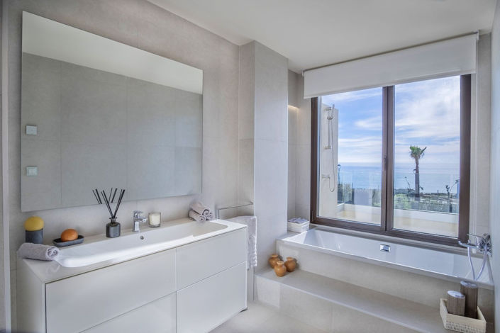 Image No.24-4 Bed Property for sale