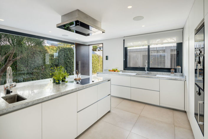 Image No.14-6 Bed Property for sale