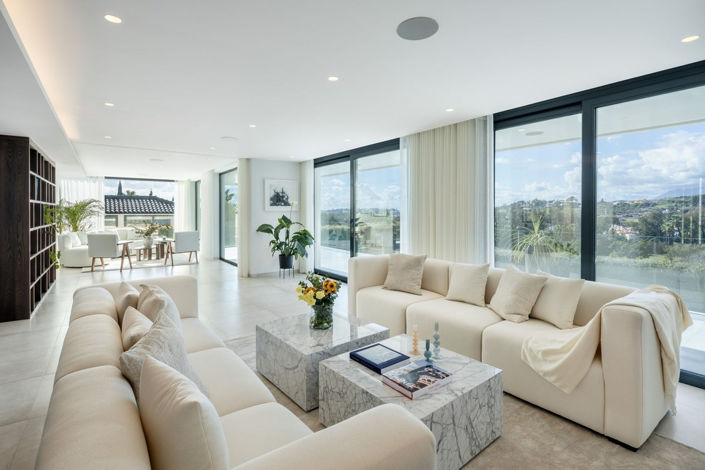 Image No.16-6 Bed Property for sale