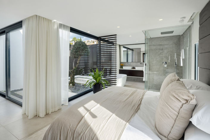 Image No.8-6 Bed Property for sale