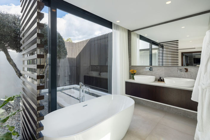 Image No.9-6 Bed Property for sale