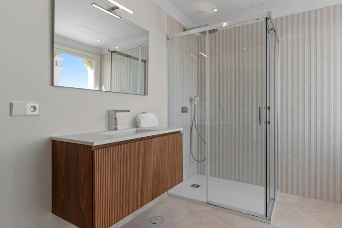 Image No.25-4 Bed Property for sale