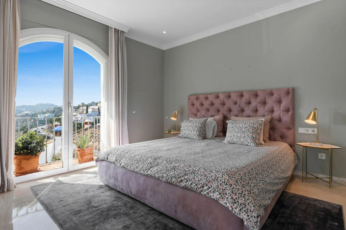 Image No.8-4 Bed Property for sale