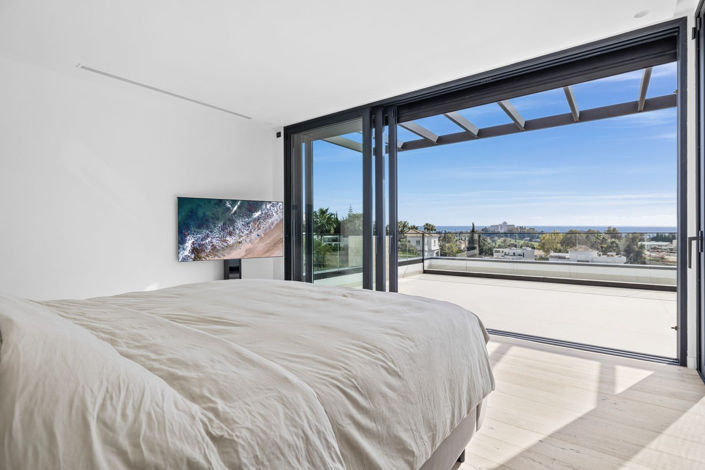 Image No.4-4 Bed Property for sale