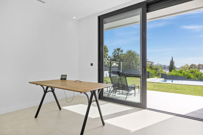 Image No.8-4 Bed Property for sale