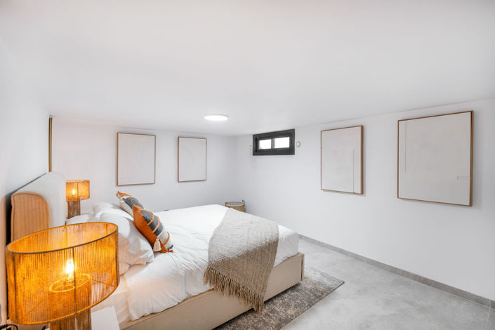 Image No.19-5 Bed Property for sale