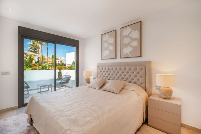 Image No.6-5 Bed Property for sale