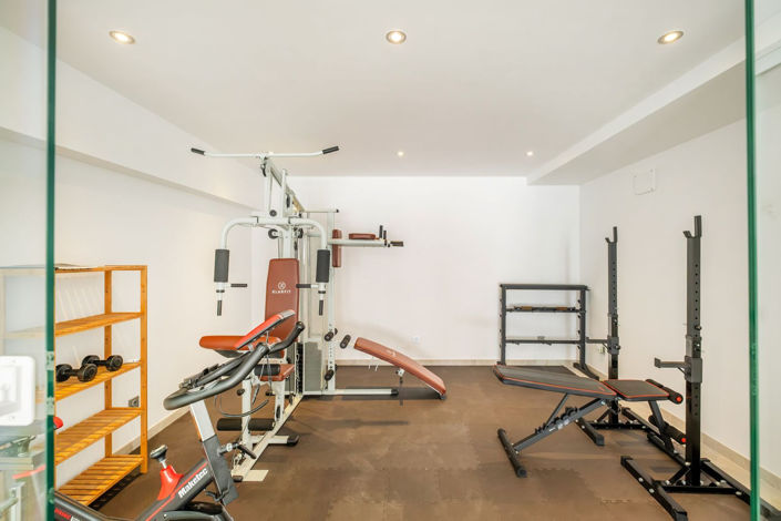 Image No.9-5 Bed Property for sale