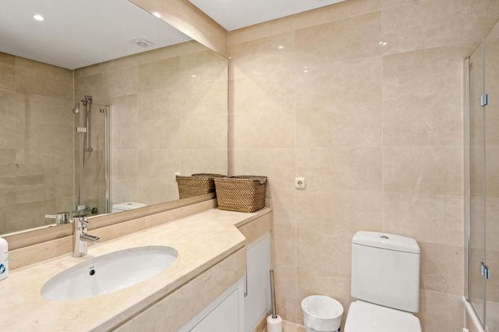 Image No.16-2 Bed Property for sale