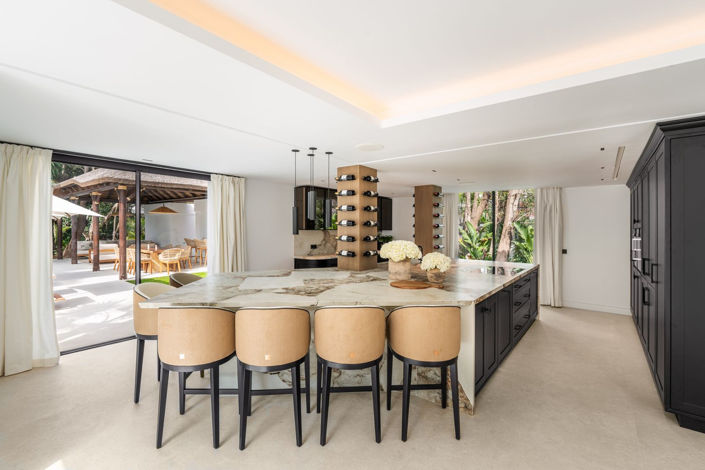 Image No.13-5 Bed Property for sale