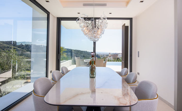 Image No.13-6 Bed Property for sale