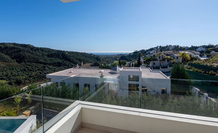 Image No.24-6 Bed Property for sale