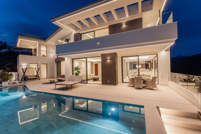 Image No.30-6 Bed Property for sale