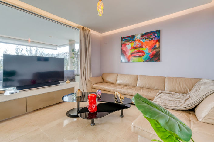 Image No.11-3 Bed Property for sale