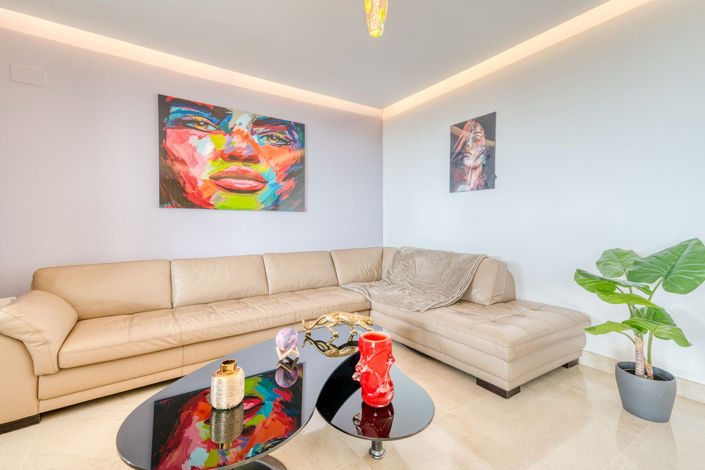 Image No.12-3 Bed Property for sale