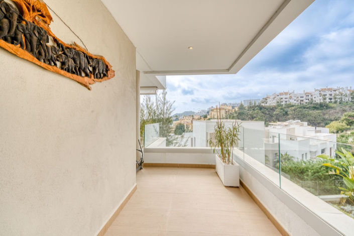 Image No.17-3 Bed Property for sale