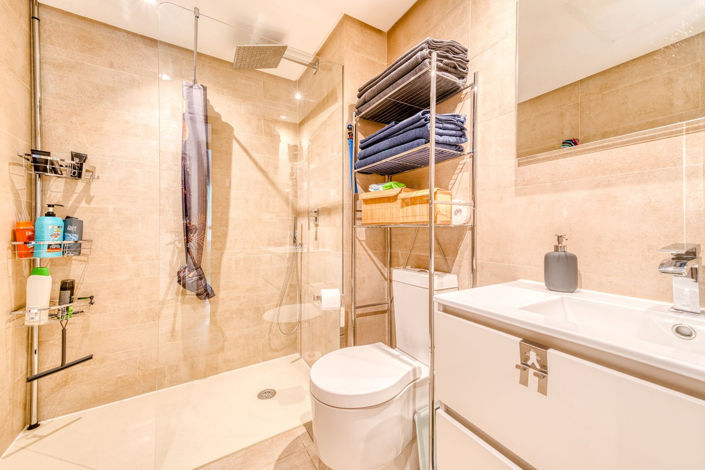 Image No.21-3 Bed Property for sale