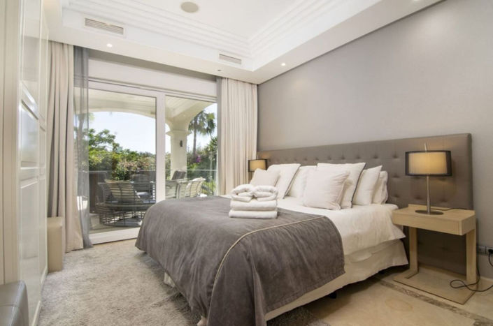 Image No.17-5 Bed Property for sale