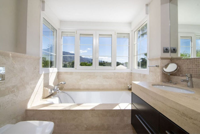 Image No.21-5 Bed Property for sale