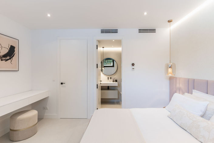 Image No.30-4 Bed Property for sale