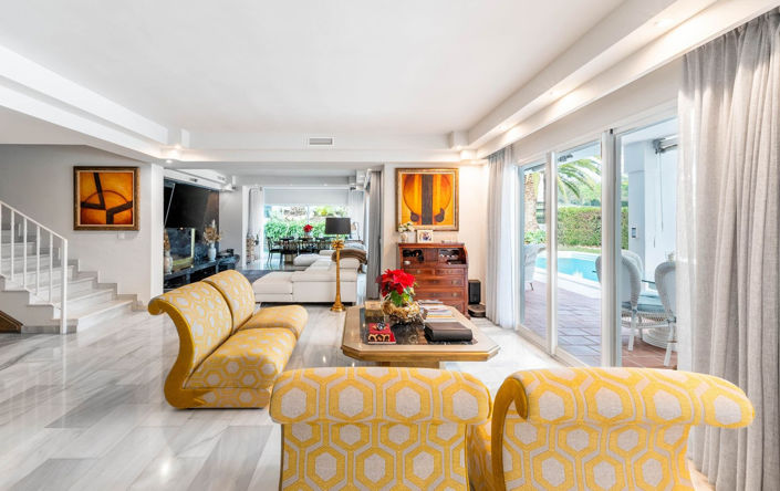 Image No.10-2 Bed Property for sale