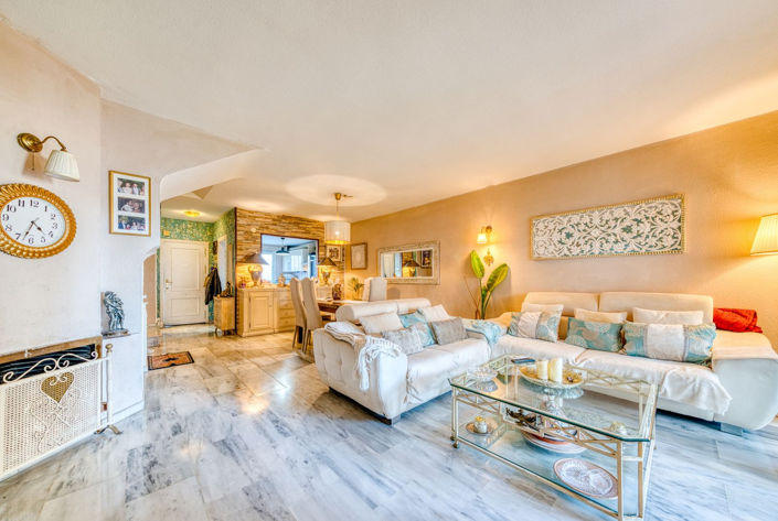 Image No.12-3 Bed Property for sale