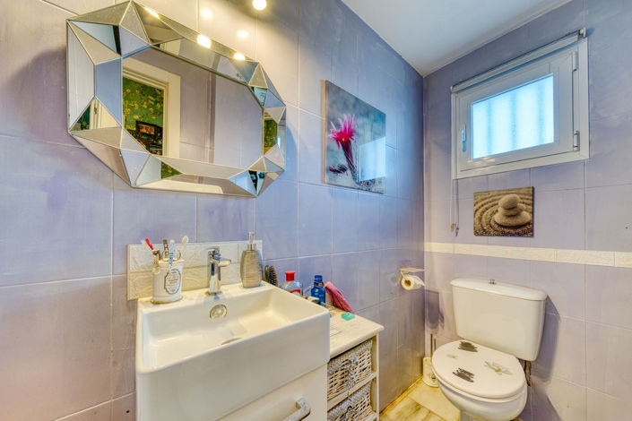 Image No.13-3 Bed Property for sale