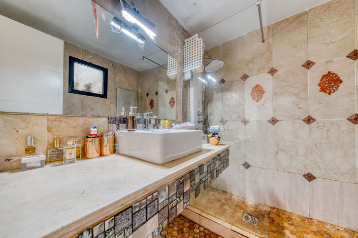 Image No.20-3 Bed Property for sale